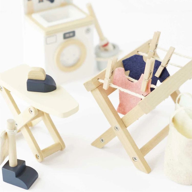 16 Piece Wooden Dollhouse Laundry Room Set