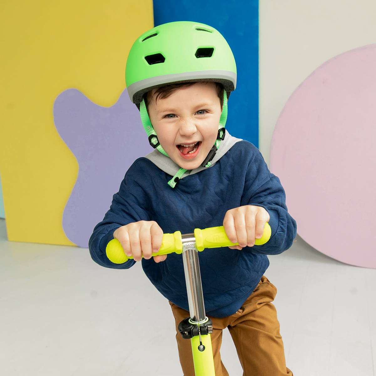 Maxi Deluxe Foldable LED Scooter - Neon Canary Yellow