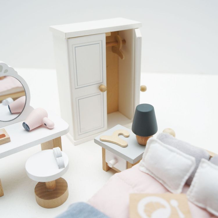Wooden Dollhouse Bedroom Furniture Set - 19 Pieces
